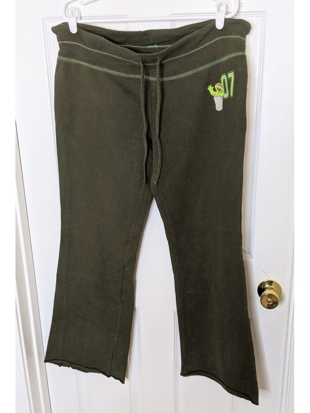 Women's Sesame Street Oscar The Grouch Green Straight Leg Sweatpants Sz XL NWOT